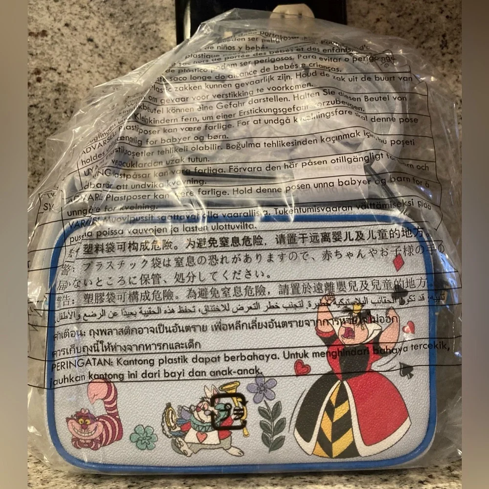 DISNEY ALICE IN WONDERLAND DOONEY & BOURKE CROSSBODY CAMERA BAG 2024 NWT - Picture 7 of 7